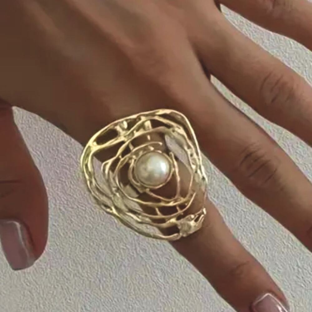 Large Gold Spiral Pearl Ring
